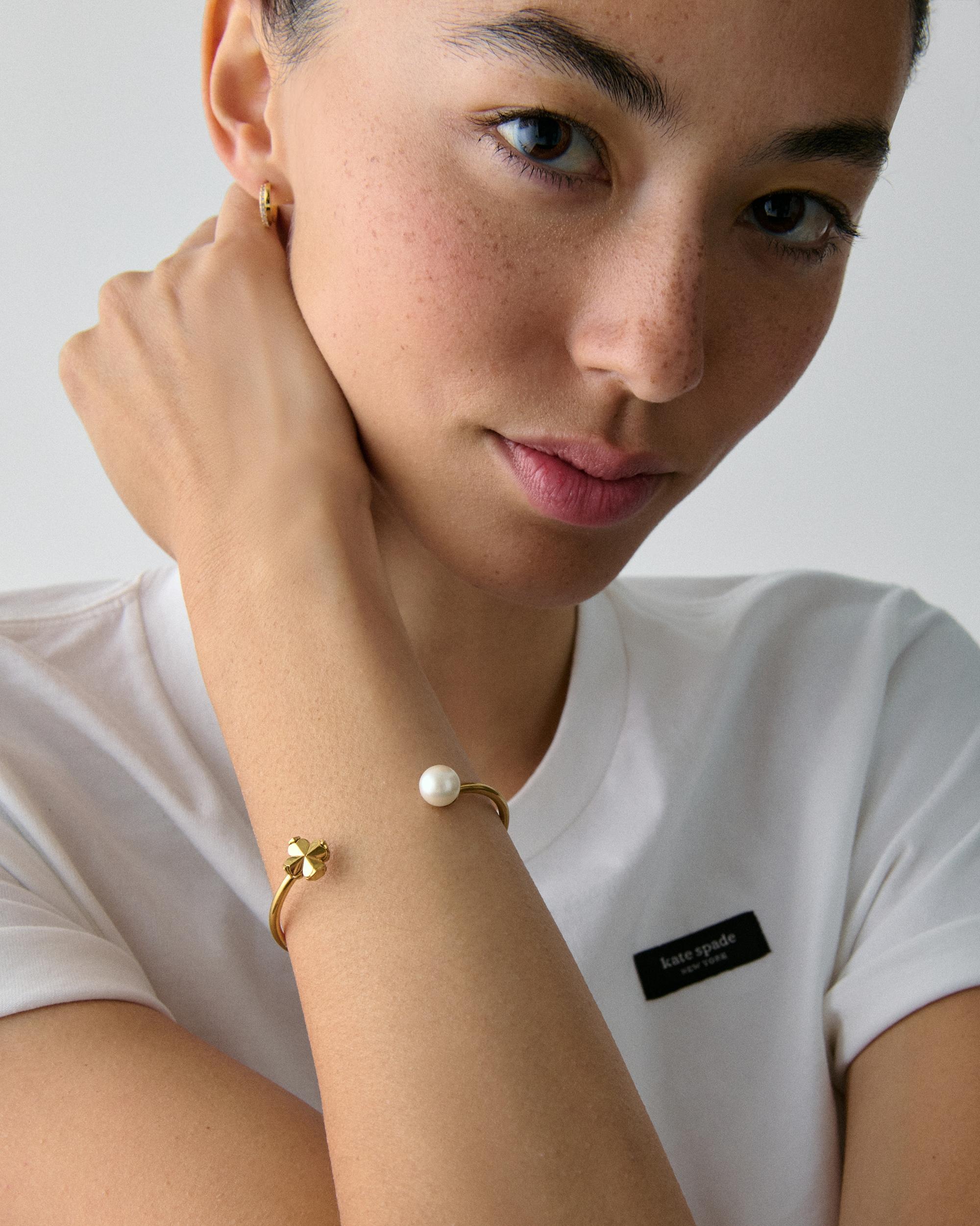 KM915-Spade Flower Pearl Cuff-White Gold