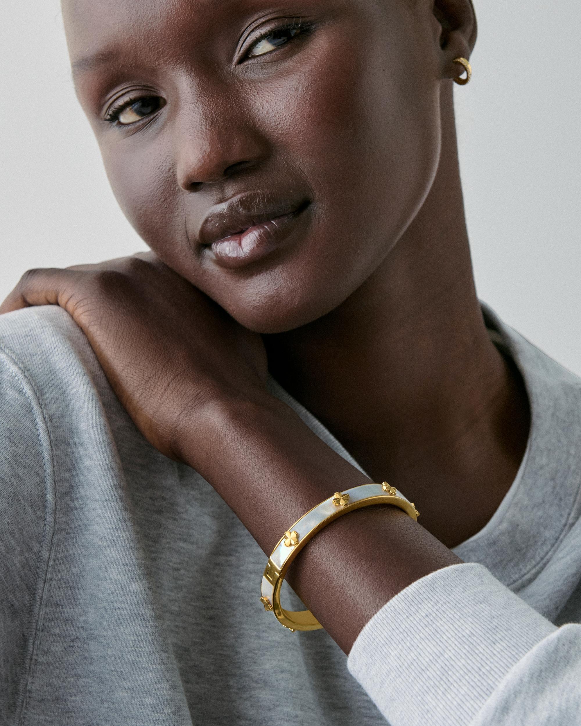 KM985-Spade Flower Hinged Bangle-Mother Of Pearl