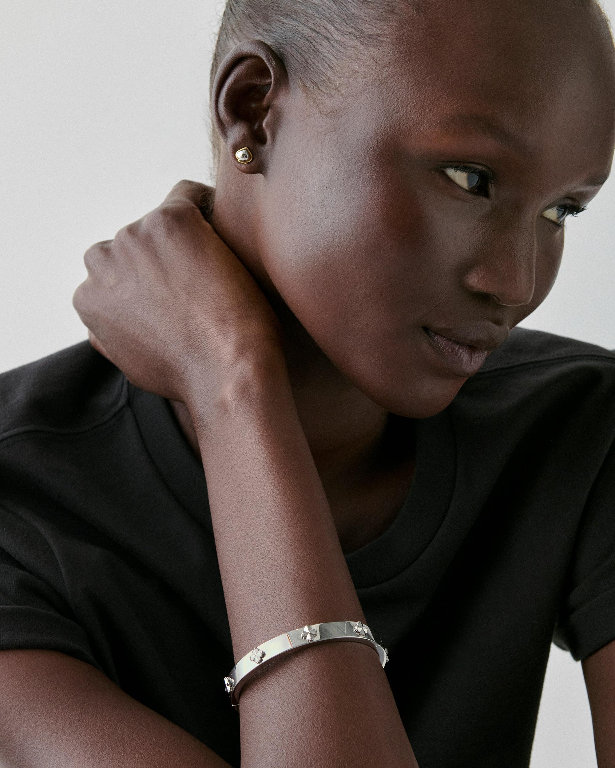 KM995-Spade Flower Hinged Bangle-Silver