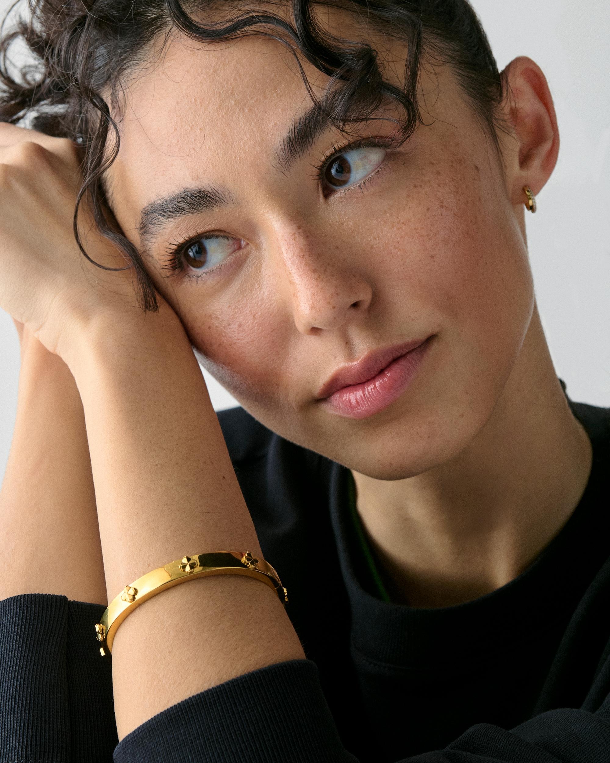 KM995-Spade Flower Hinged Bangle-Gold